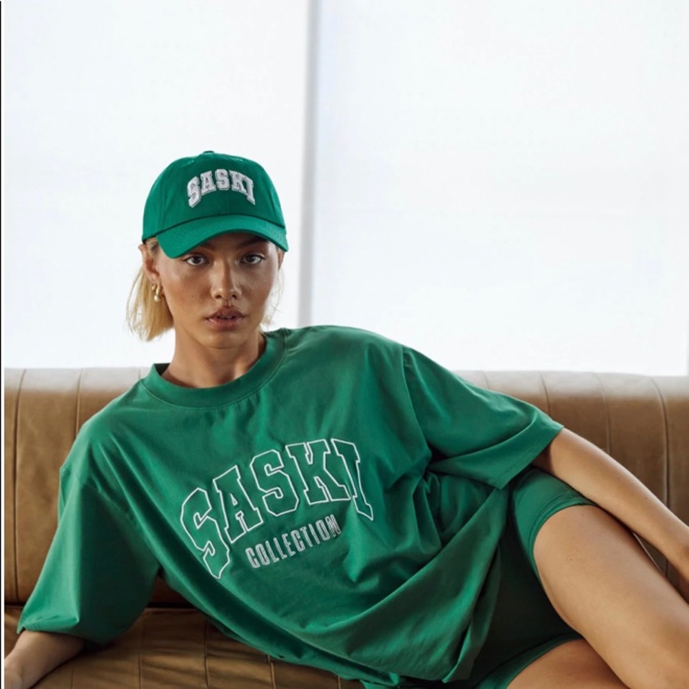 SASKI COLLEGIATE TEE | GREEN